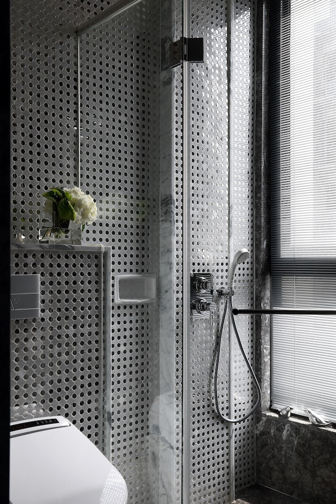 バスルームのシャワー