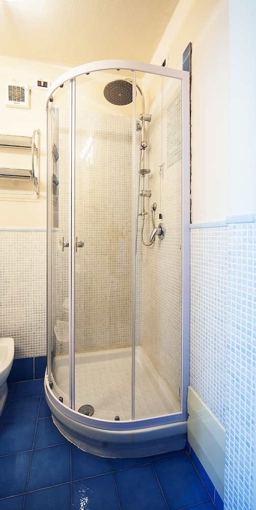 バスルームのシャワー