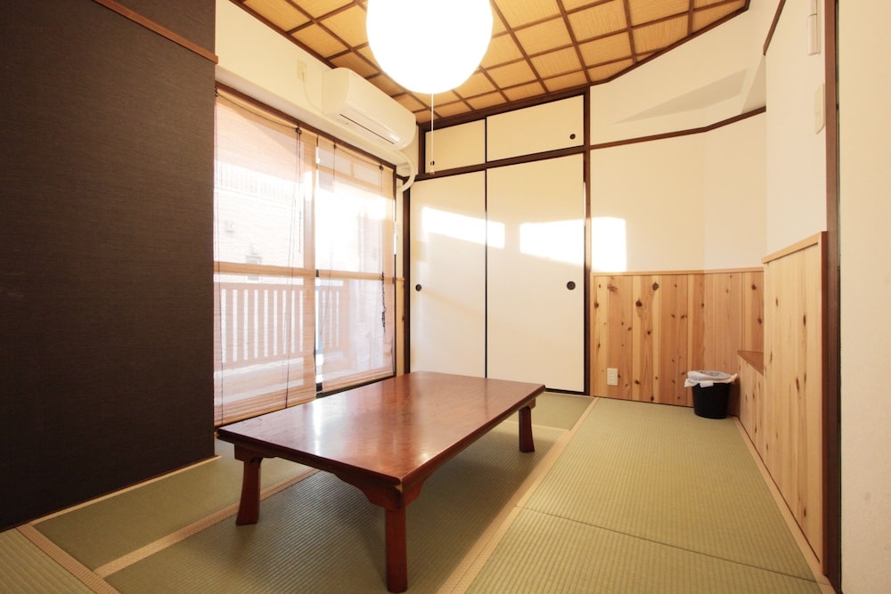 客室内のダイニングエリア