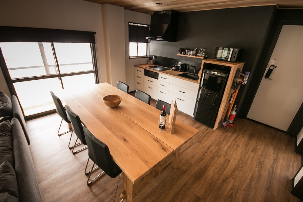 客室内のダイニングエリア