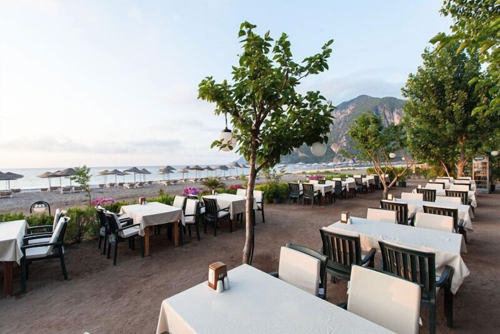 屋外ダイニングエリア