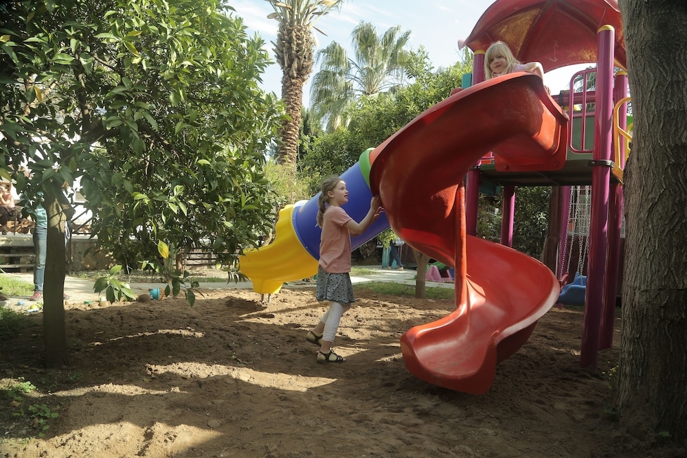 子供用の遊び場 - 屋外