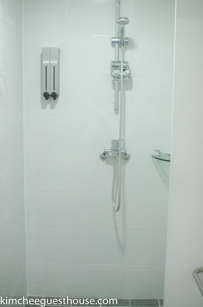 バスルームのシャワー