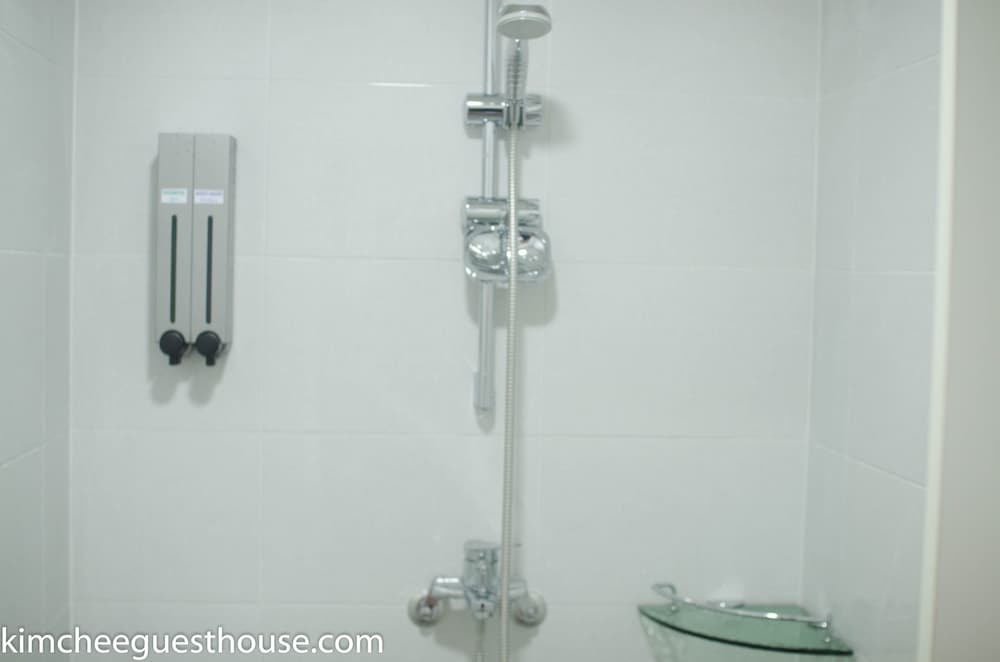 バスルームのシャワー