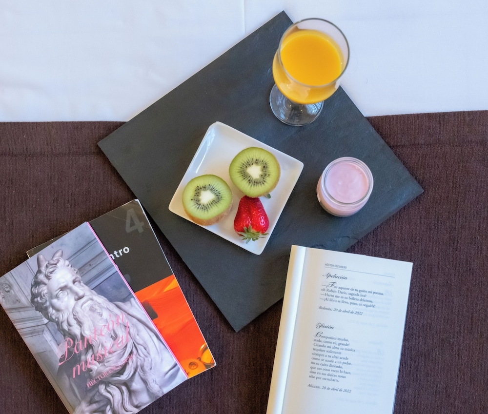 客室内のダイニングエリア