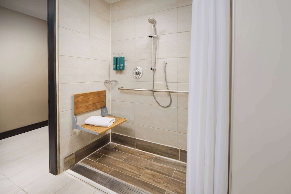 バスルームのシャワー