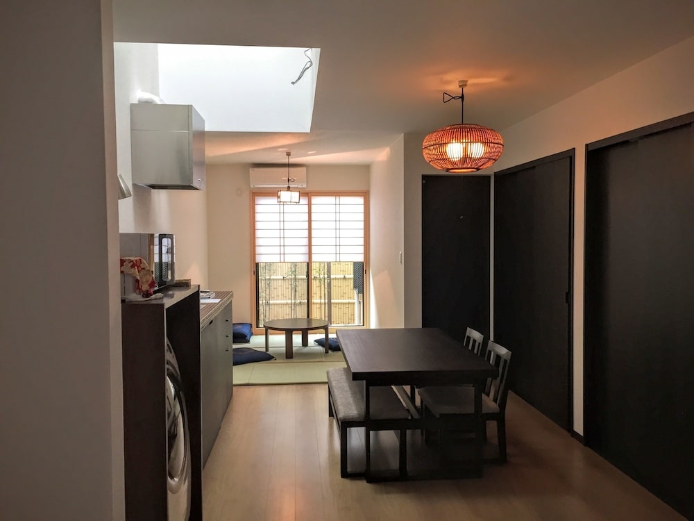 客室内のダイニングエリア