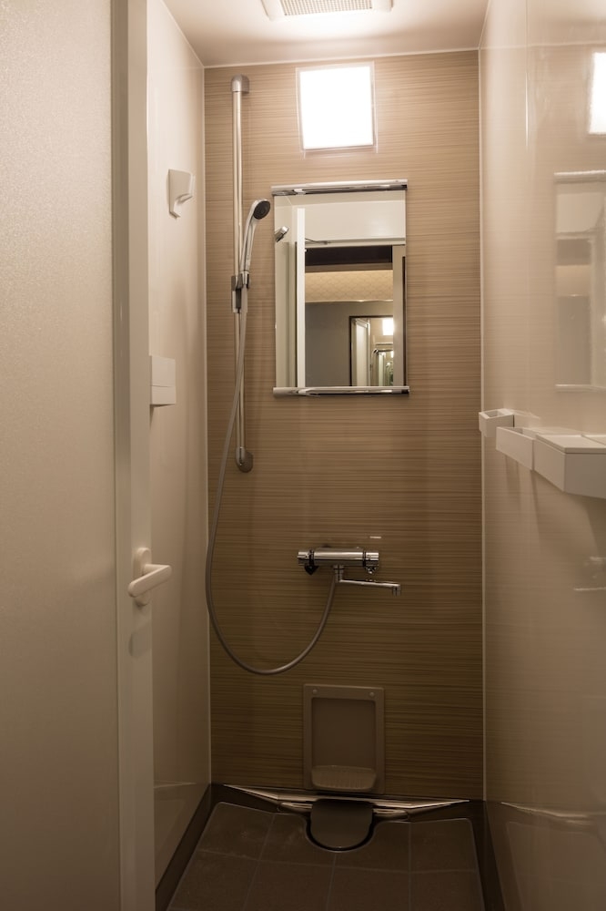 バスルームのシャワー