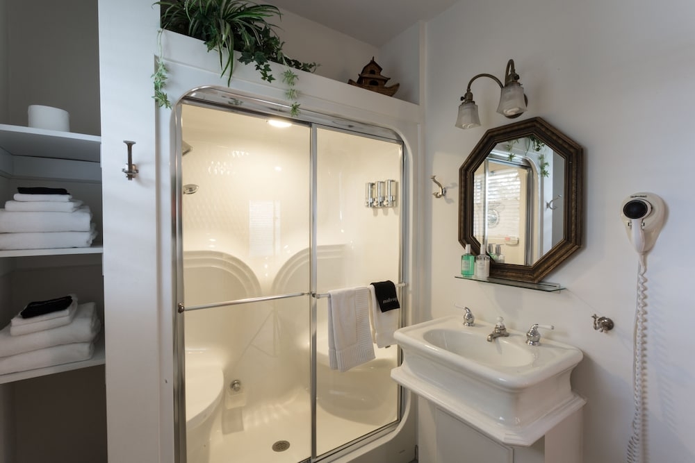 バスルームのシャワー