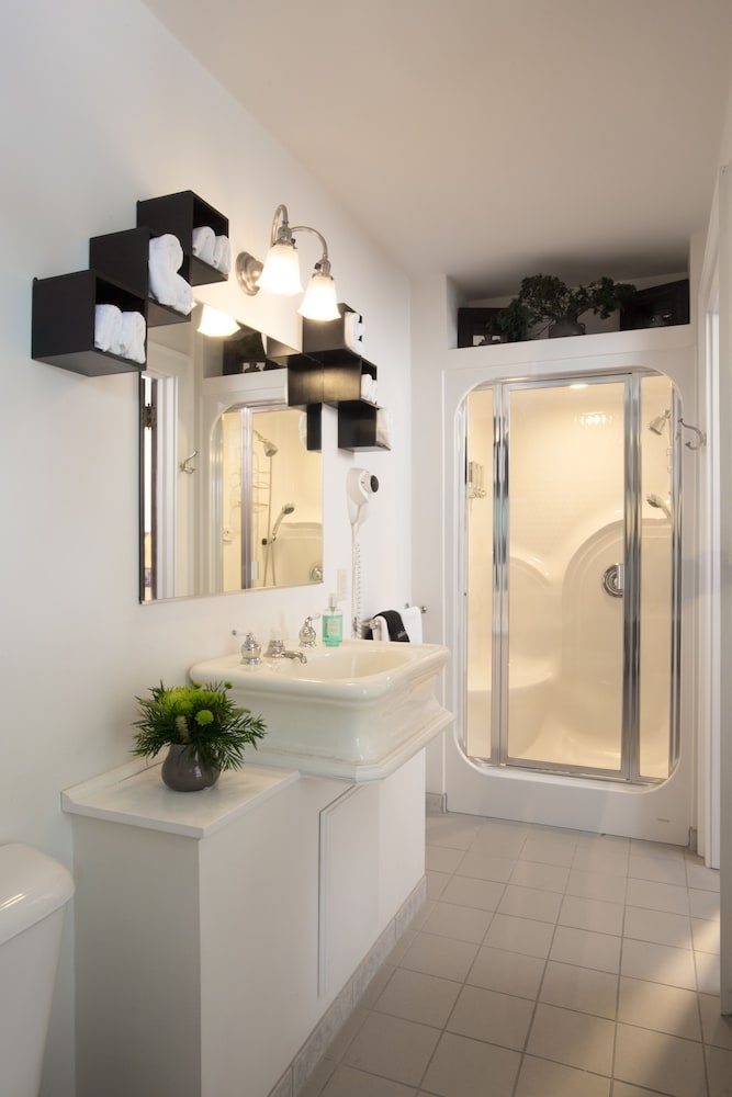 バスルームのシャワー