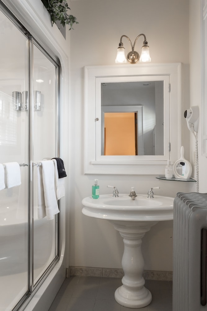 バスルームのシャワー