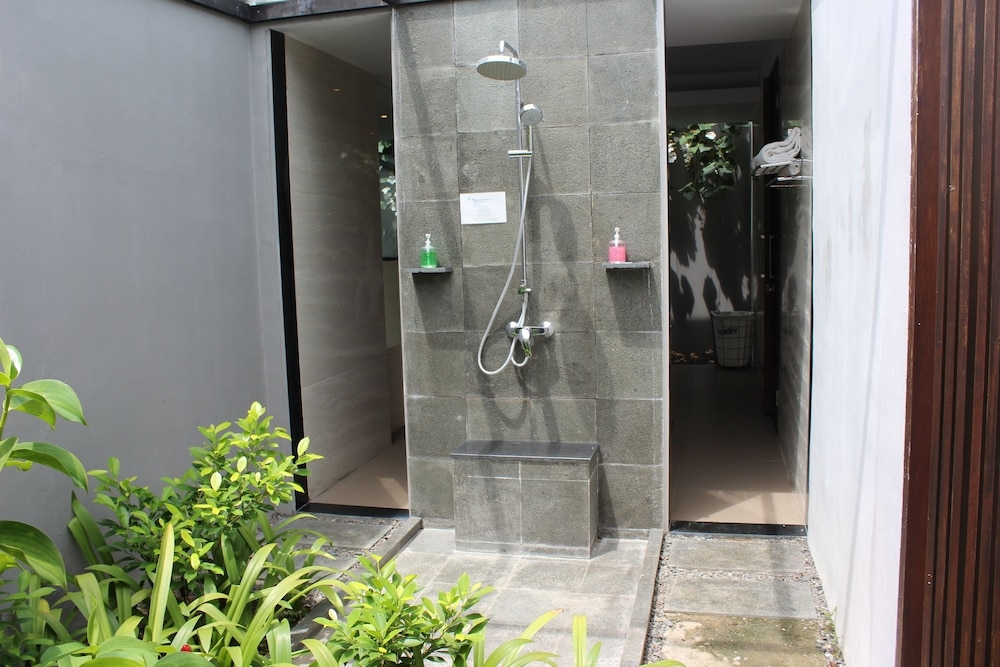 バスルームのシャワー