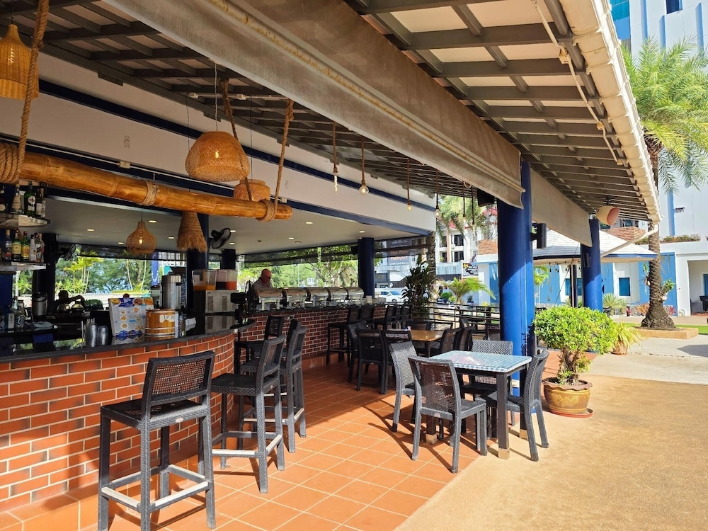 プールサイドバー