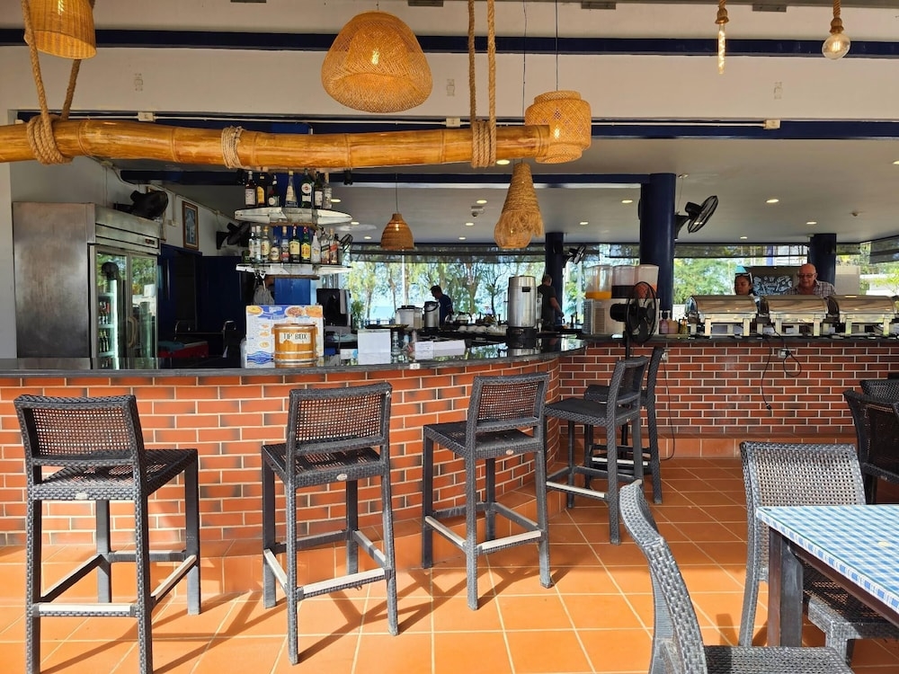 プールサイドバー