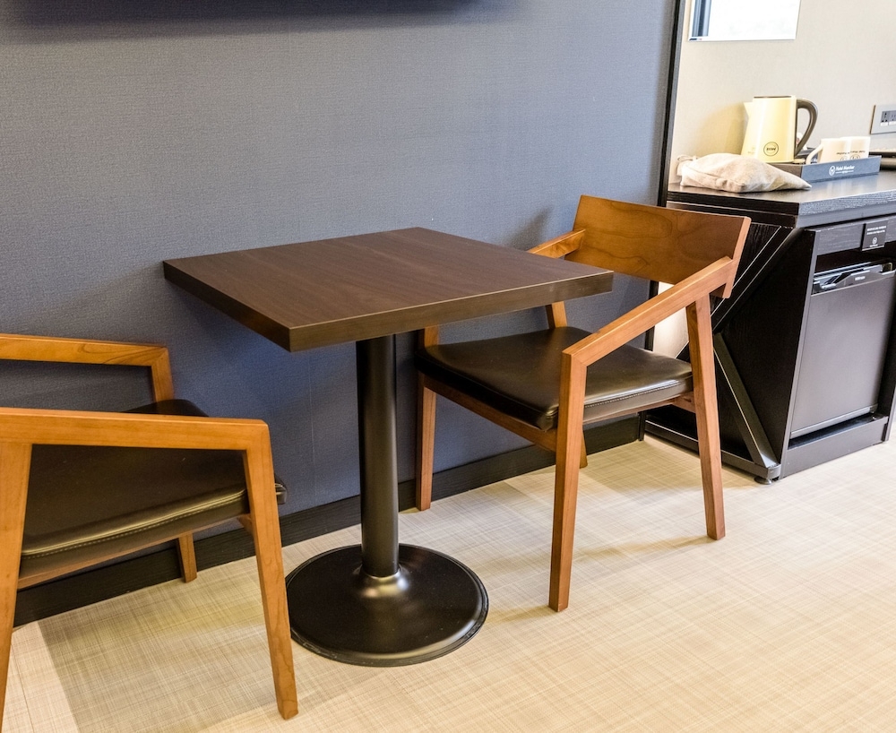 客室内のダイニングエリア