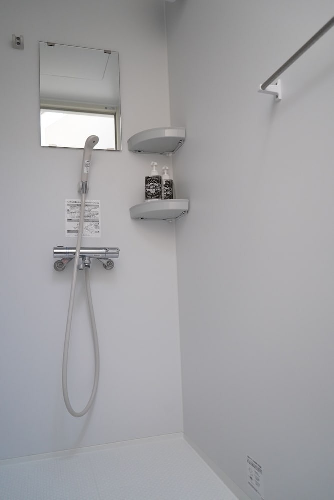 バスルームのシャワー