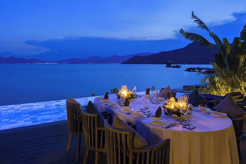 客室内のダイニングエリア