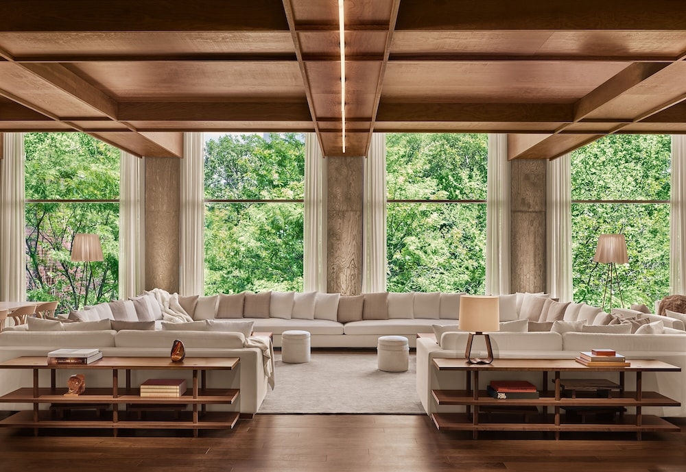 パブリック イアン シュレーガー ホテル