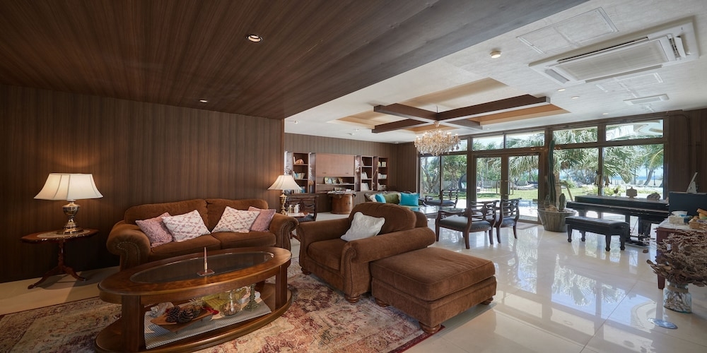 ロビーラウンジ