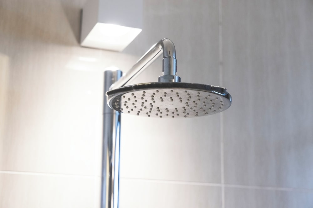 バスルームのシャワー