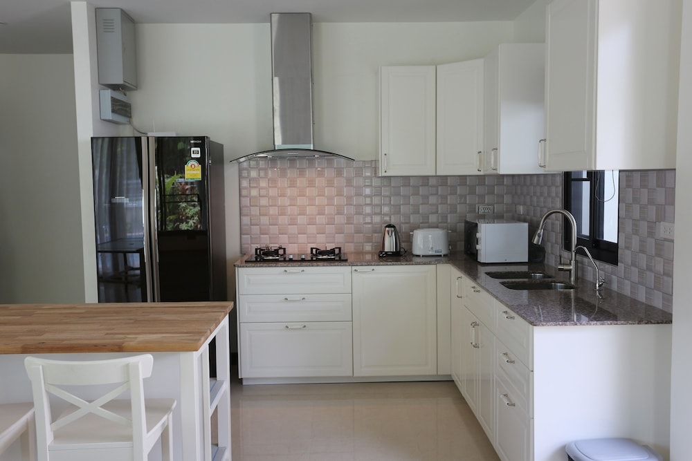 客室内のダイニングエリア