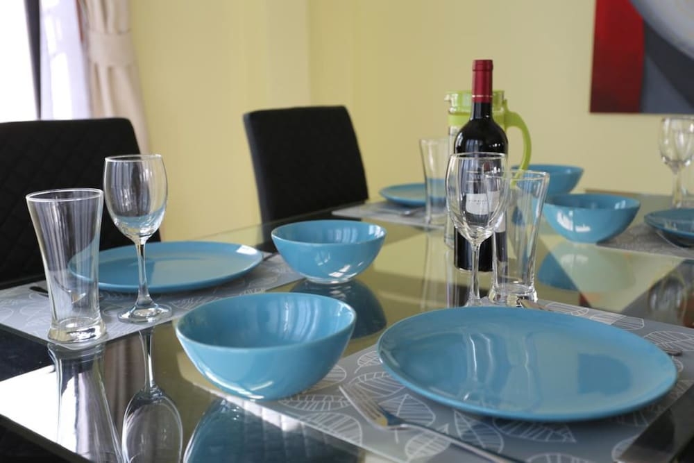 客室内のダイニングエリア