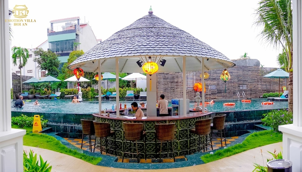 プールサイドバー