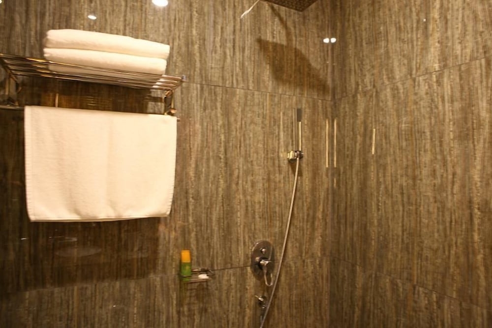 バスルームのシャワー