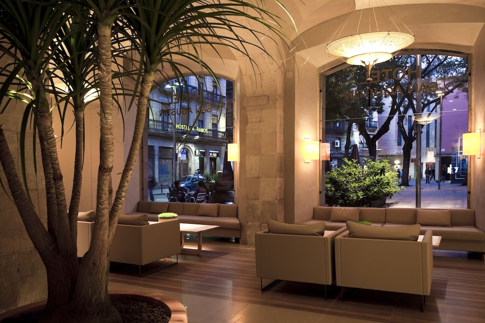 ロビー応接スペース