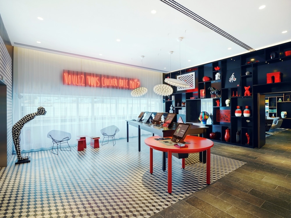 チェックイン / チェックアウト キオスク