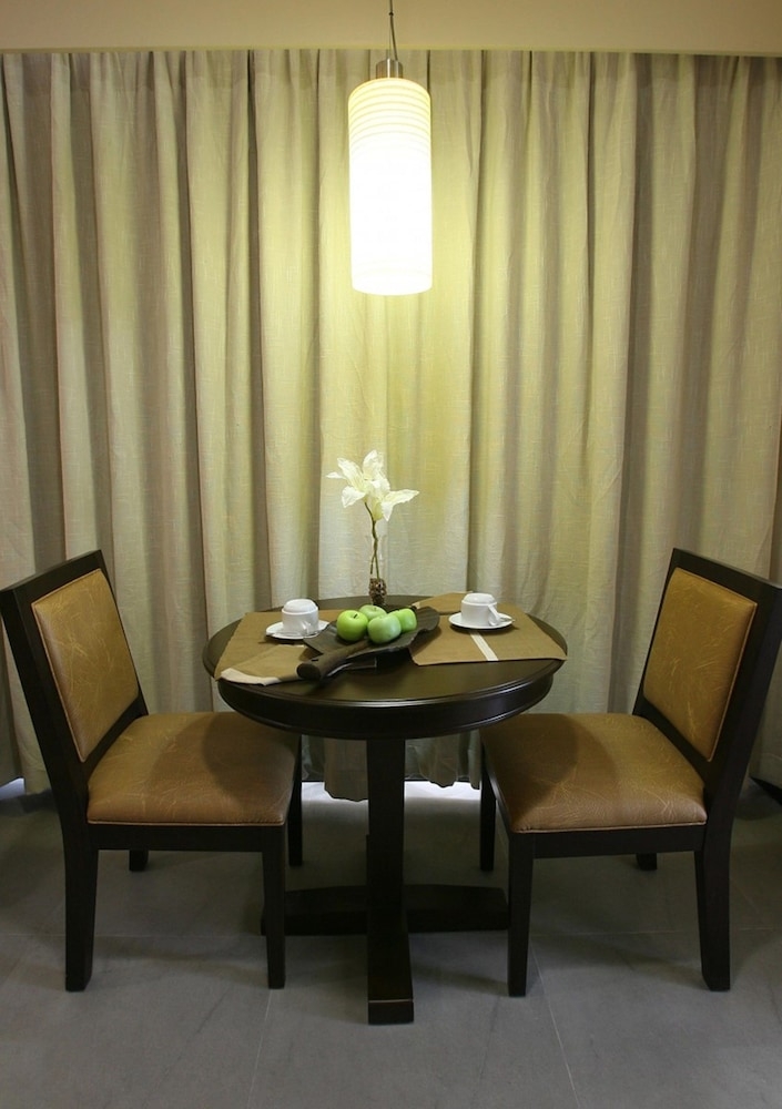 客室内のダイニングエリア