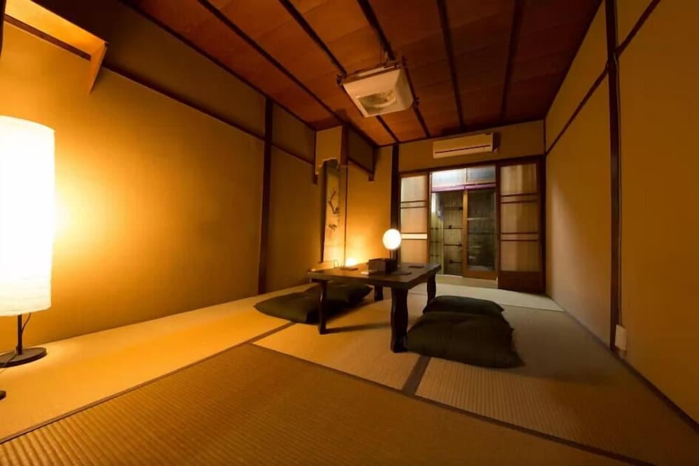 客室内のダイニングエリア