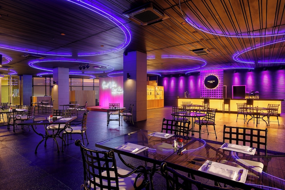 プールサイドバー