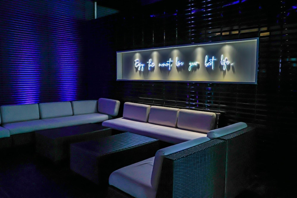 プールサイドバー