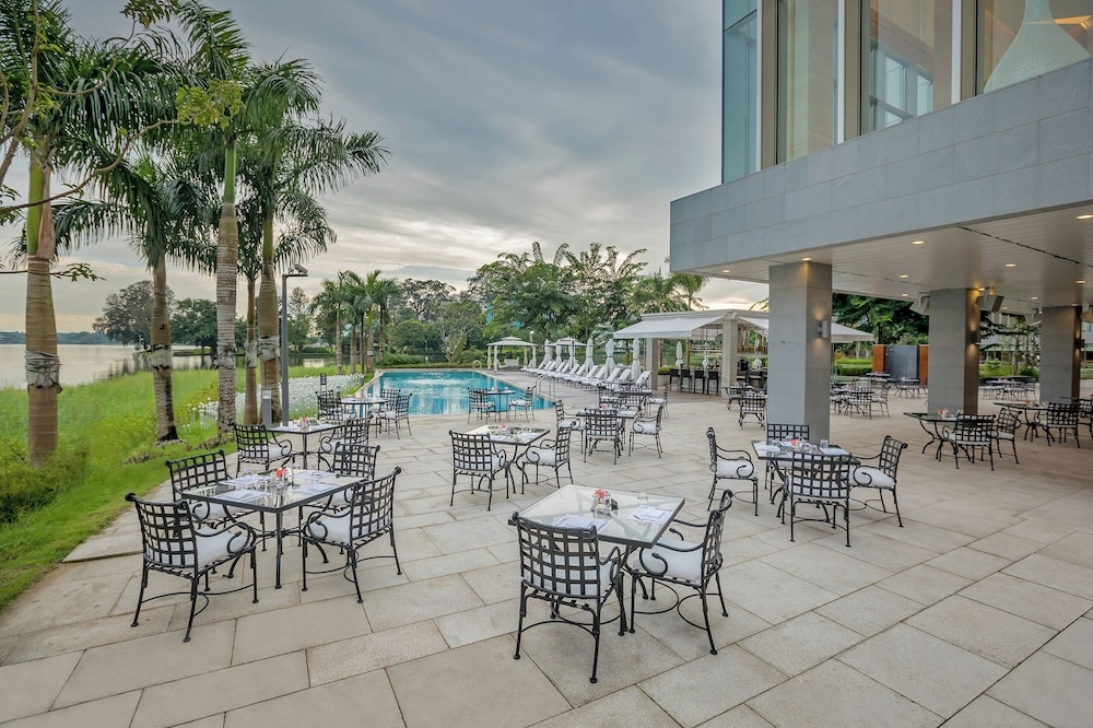 プールサイドバー