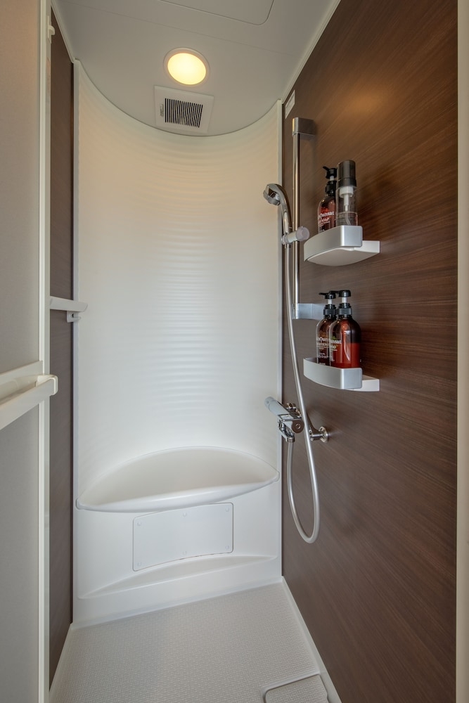 バスルームのシャワー