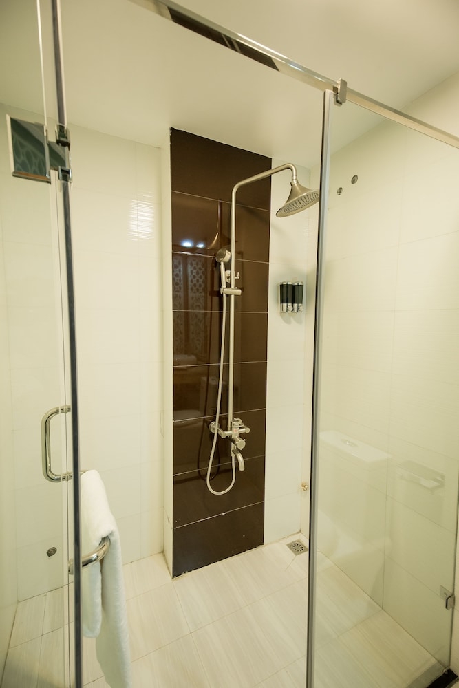 バスルームのシャワー