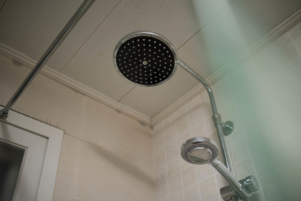 バスルームのシャワー