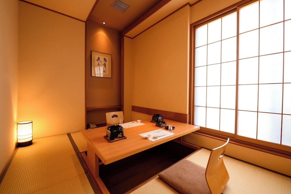 旅館のお食事処