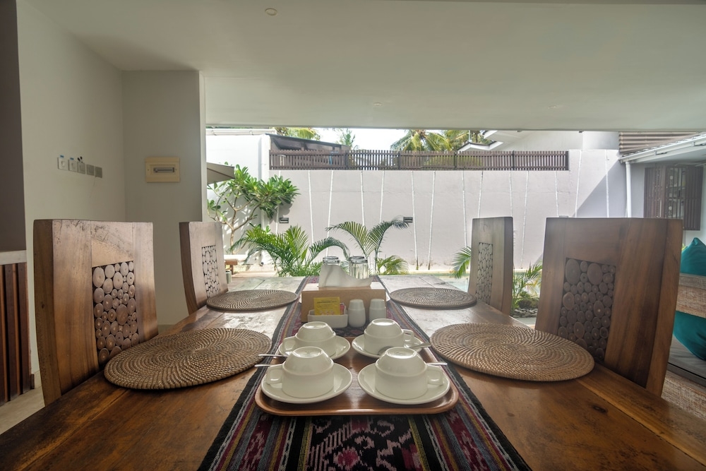 客室内のダイニングエリア