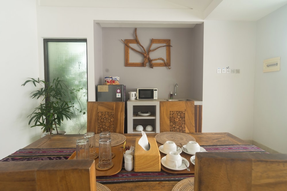 客室内のダイニングエリア