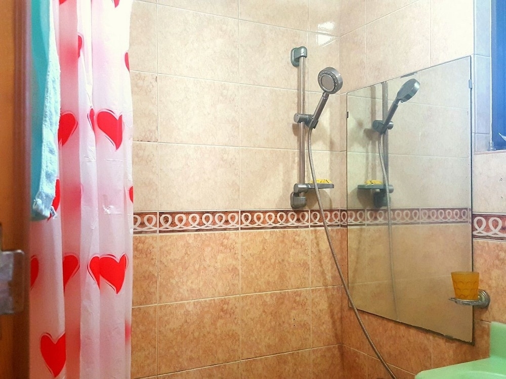 バスルームのシャワー