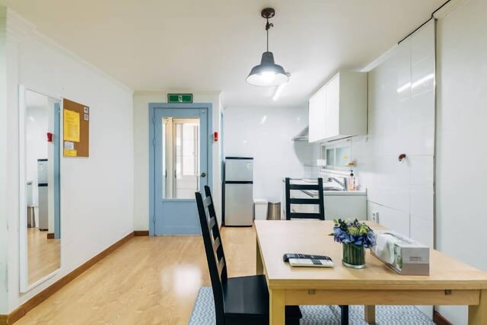 客室内のダイニングエリア