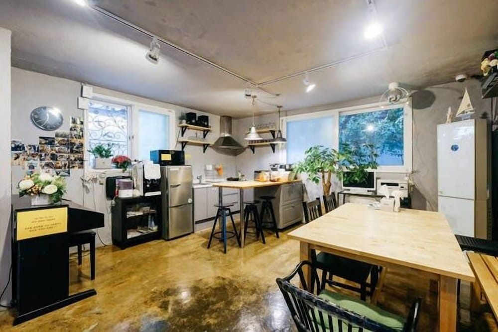 客室内のダイニングエリア