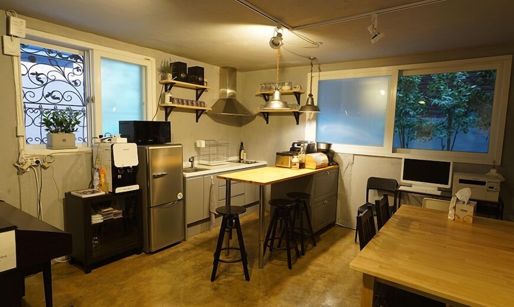 客室内のダイニングエリア