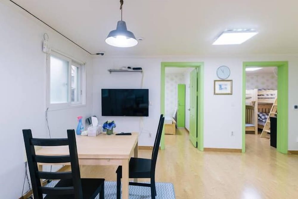 客室内のダイニングエリア