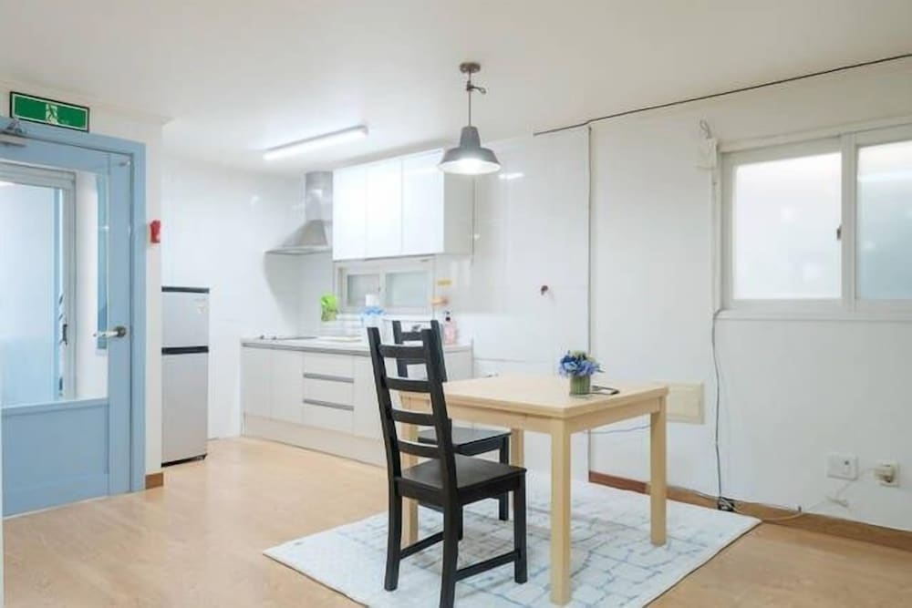 客室内のダイニングエリア