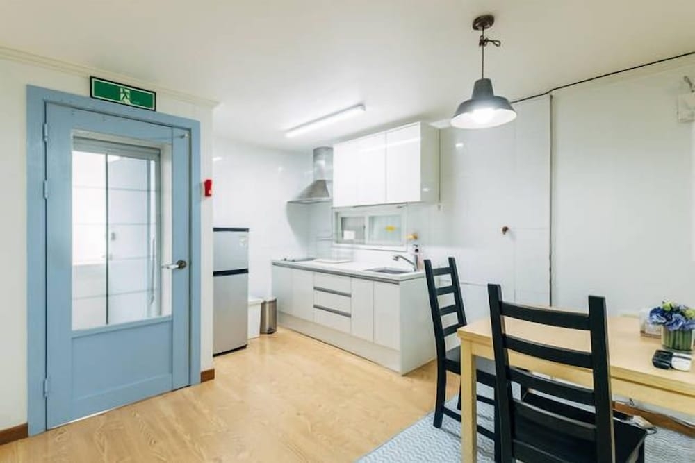 客室内のダイニングエリア