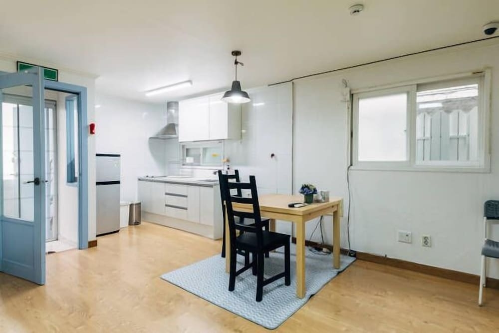 客室内のダイニングエリア