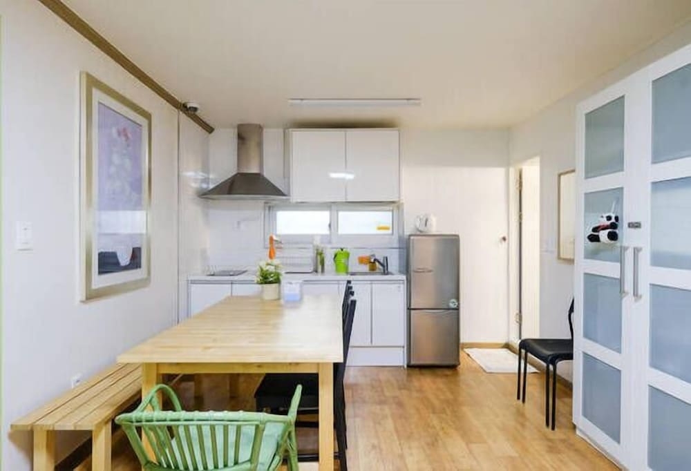 客室内のダイニングエリア